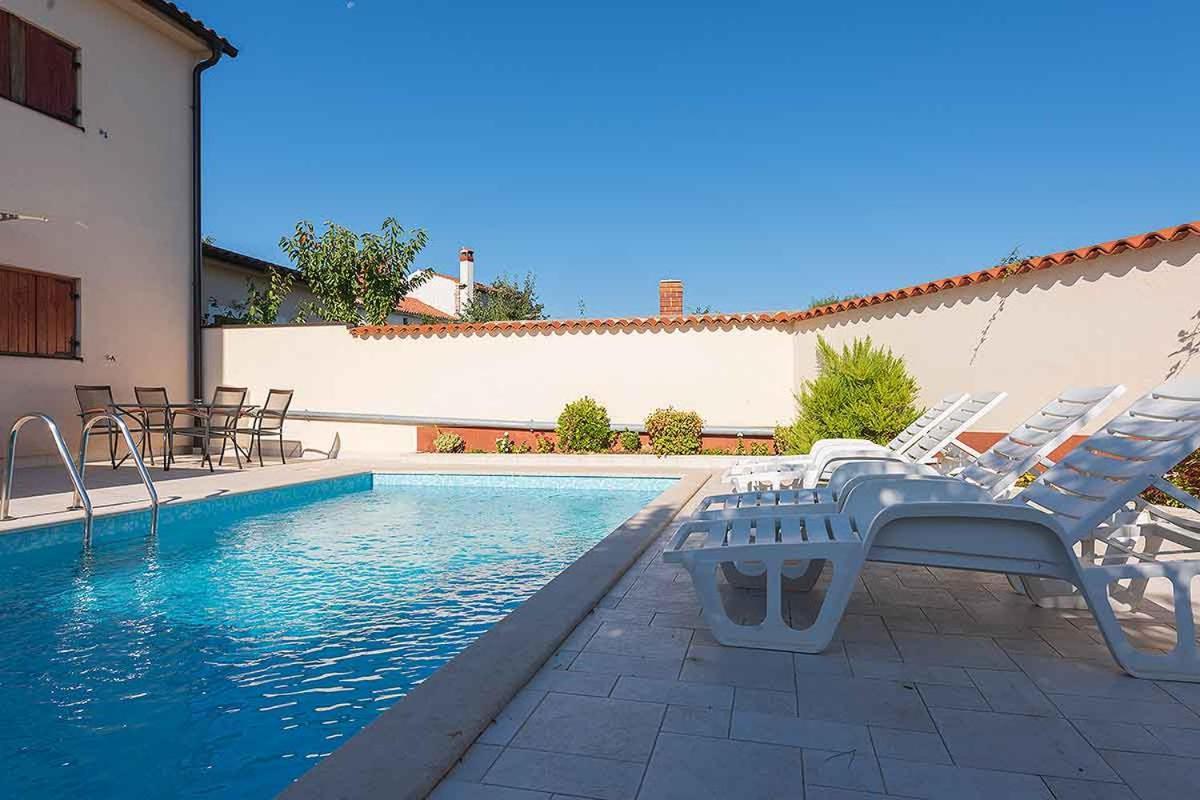House Melly With Swimming Pool Villa Rovinjsko Selo Kültér fotó