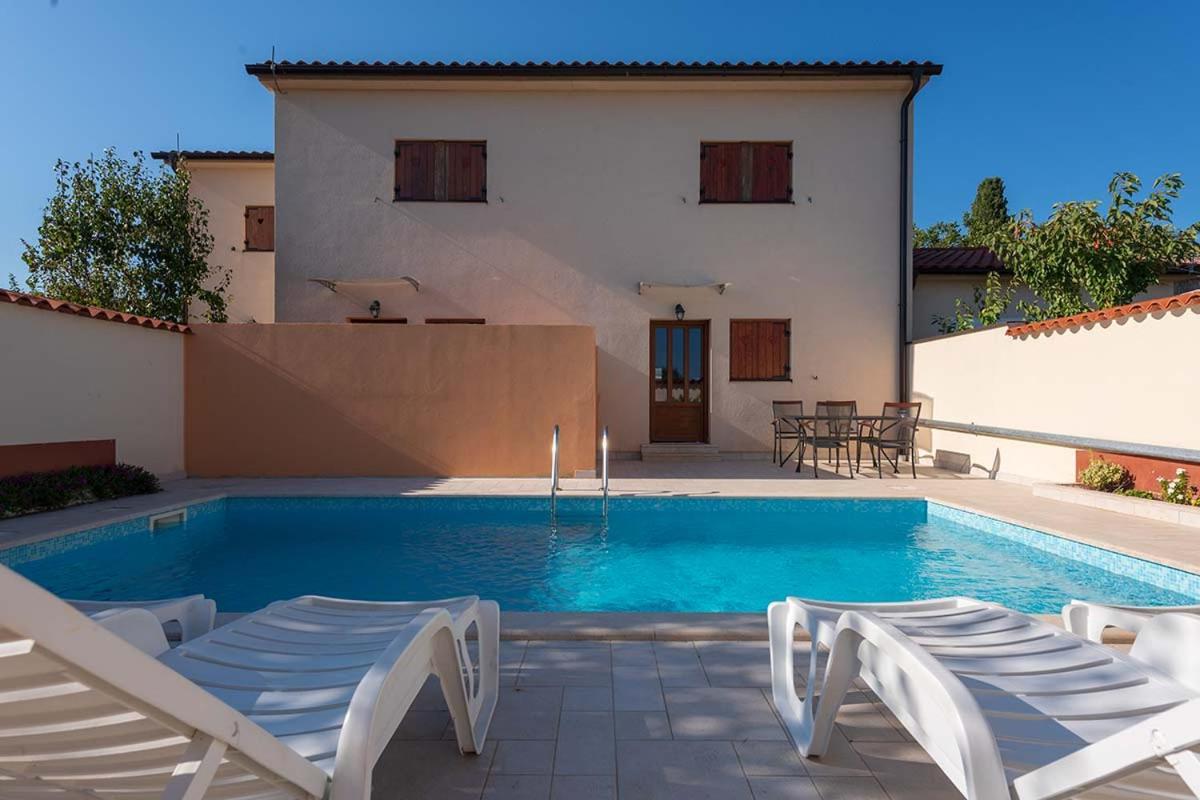 House Melly With Swimming Pool Villa Rovinjsko Selo Kültér fotó