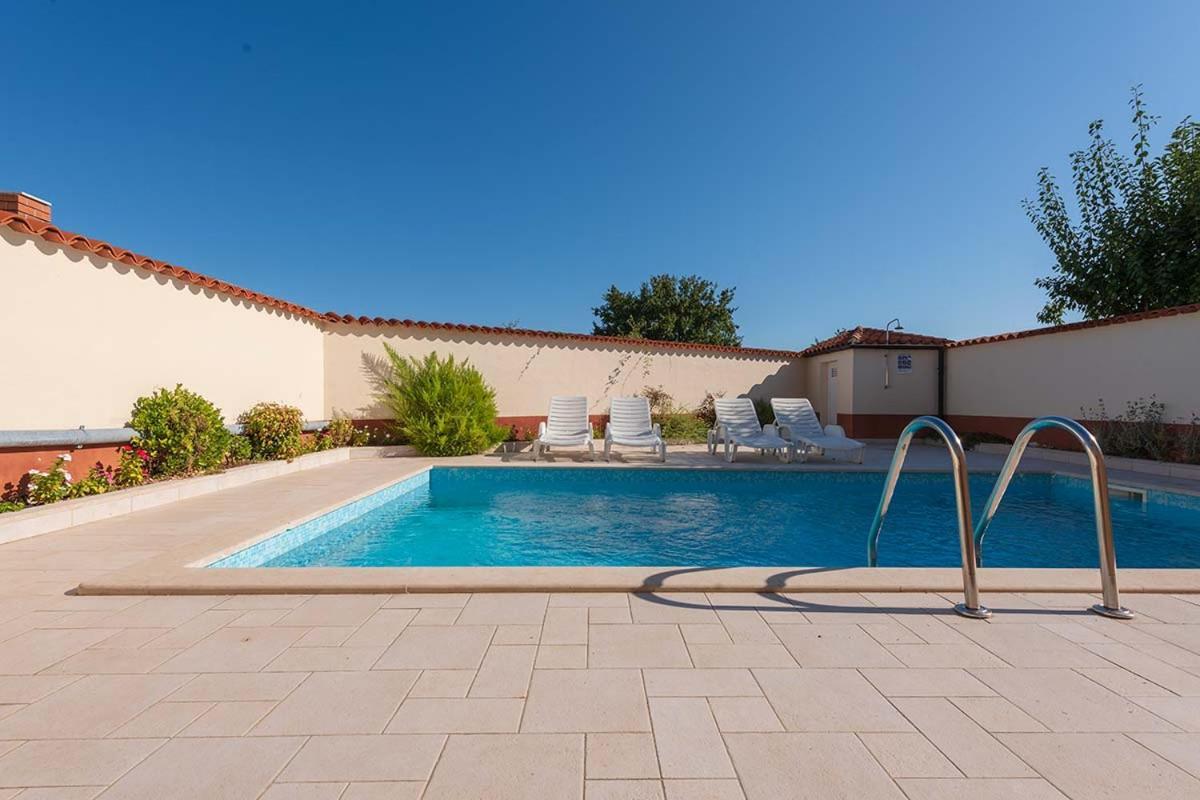 House Melly With Swimming Pool Villa Rovinjsko Selo Kültér fotó