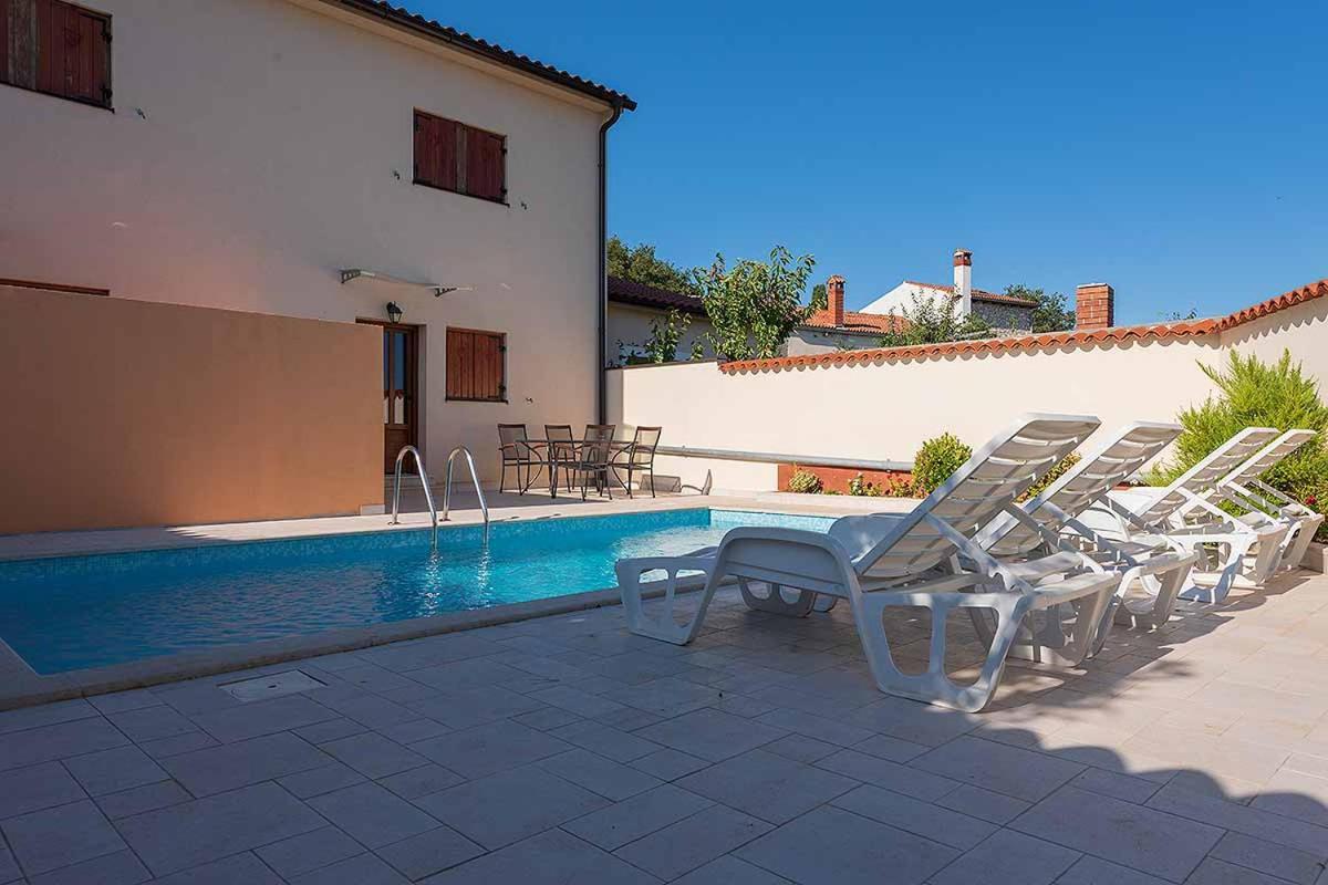 House Melly With Swimming Pool Villa Rovinjsko Selo Kültér fotó