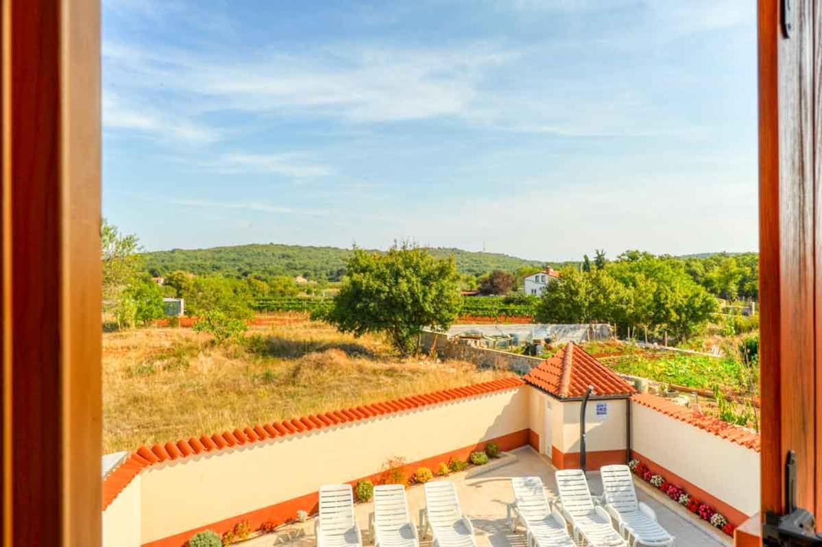 House Melly With Swimming Pool Villa Rovinjsko Selo Kültér fotó