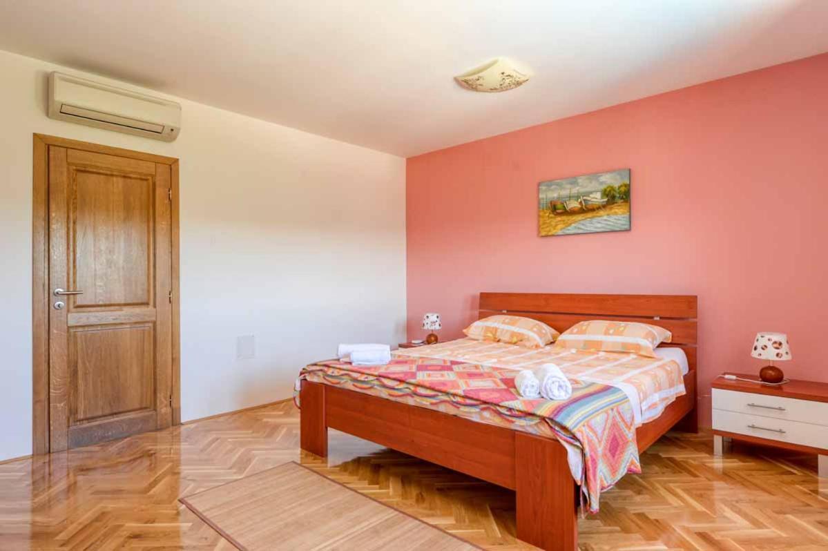 House Melly With Swimming Pool Villa Rovinjsko Selo Kültér fotó