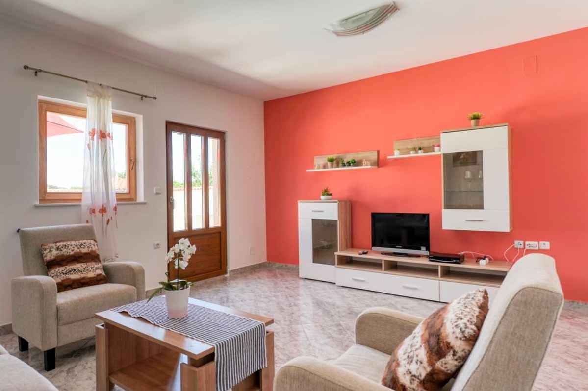 House Melly With Swimming Pool Villa Rovinjsko Selo Kültér fotó